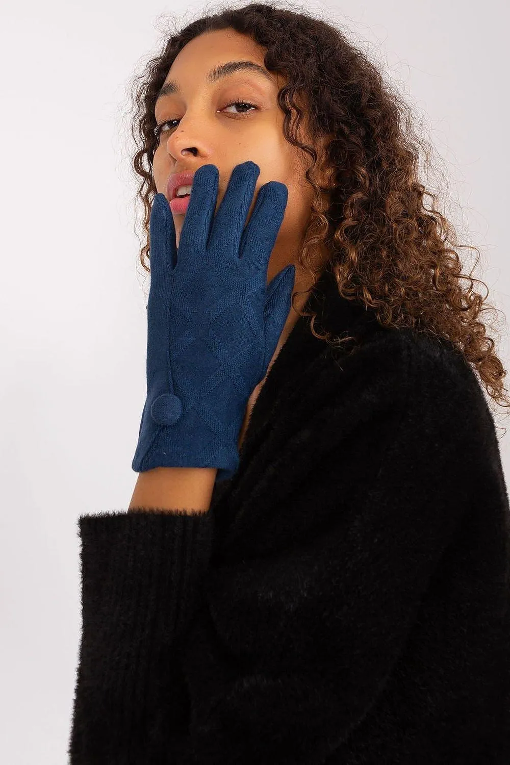 Chic Geometric Touchscreen Gloves for Stylish Connectivity