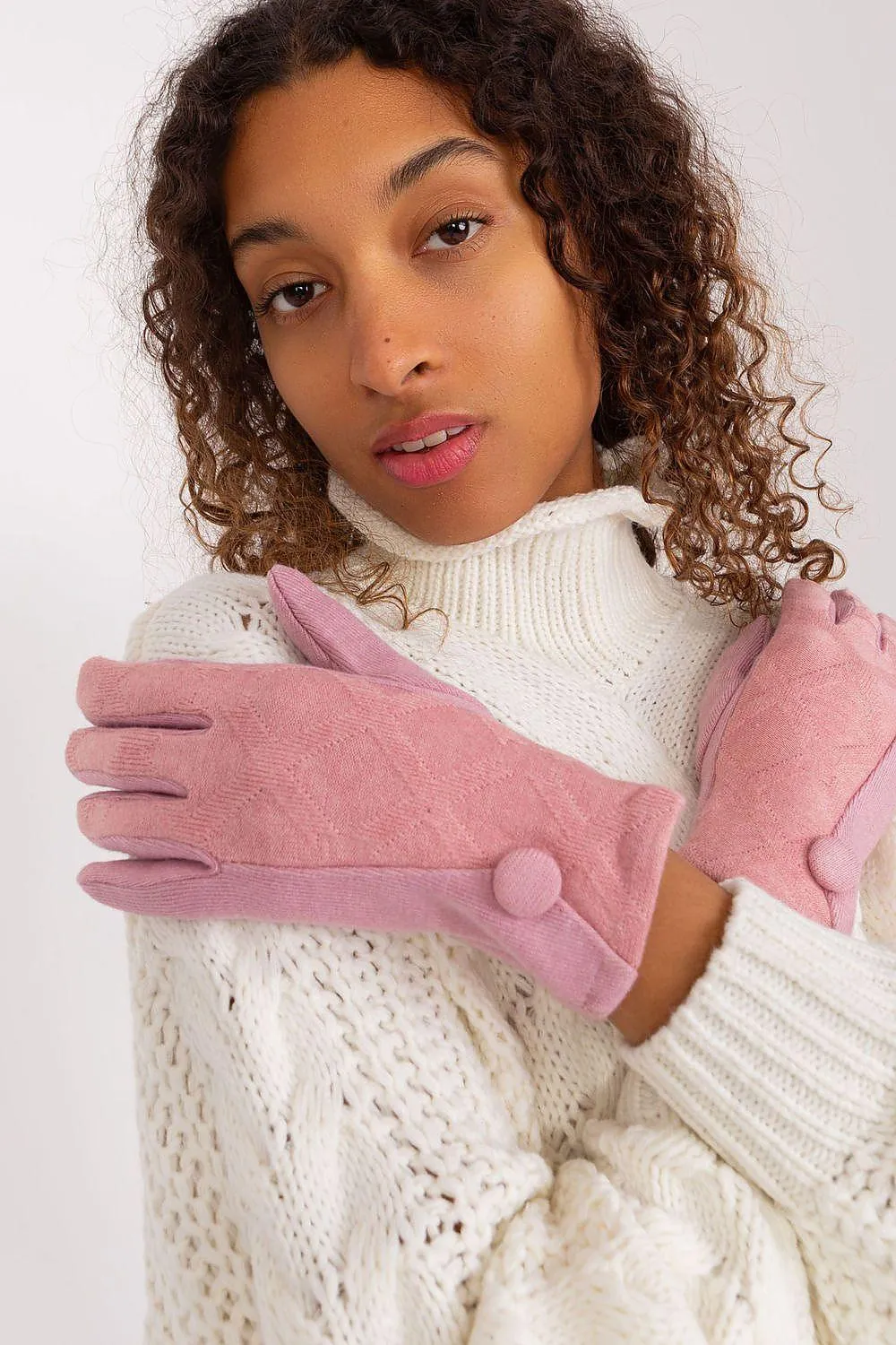 Chic Geometric Touchscreen Gloves for Stylish Connectivity