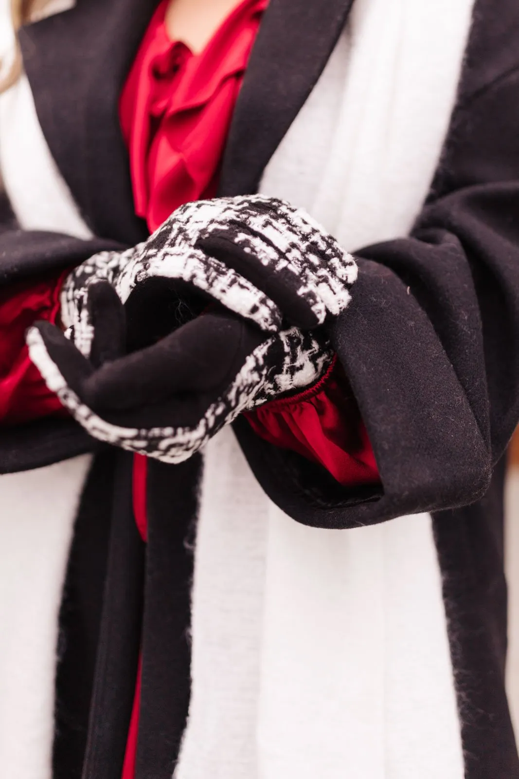 Keepin' Warm Houndstooth Gloves