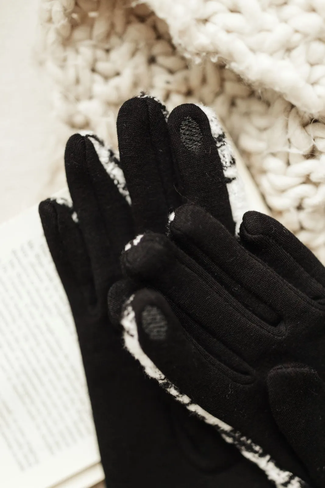 Keepin' Warm Houndstooth Gloves
