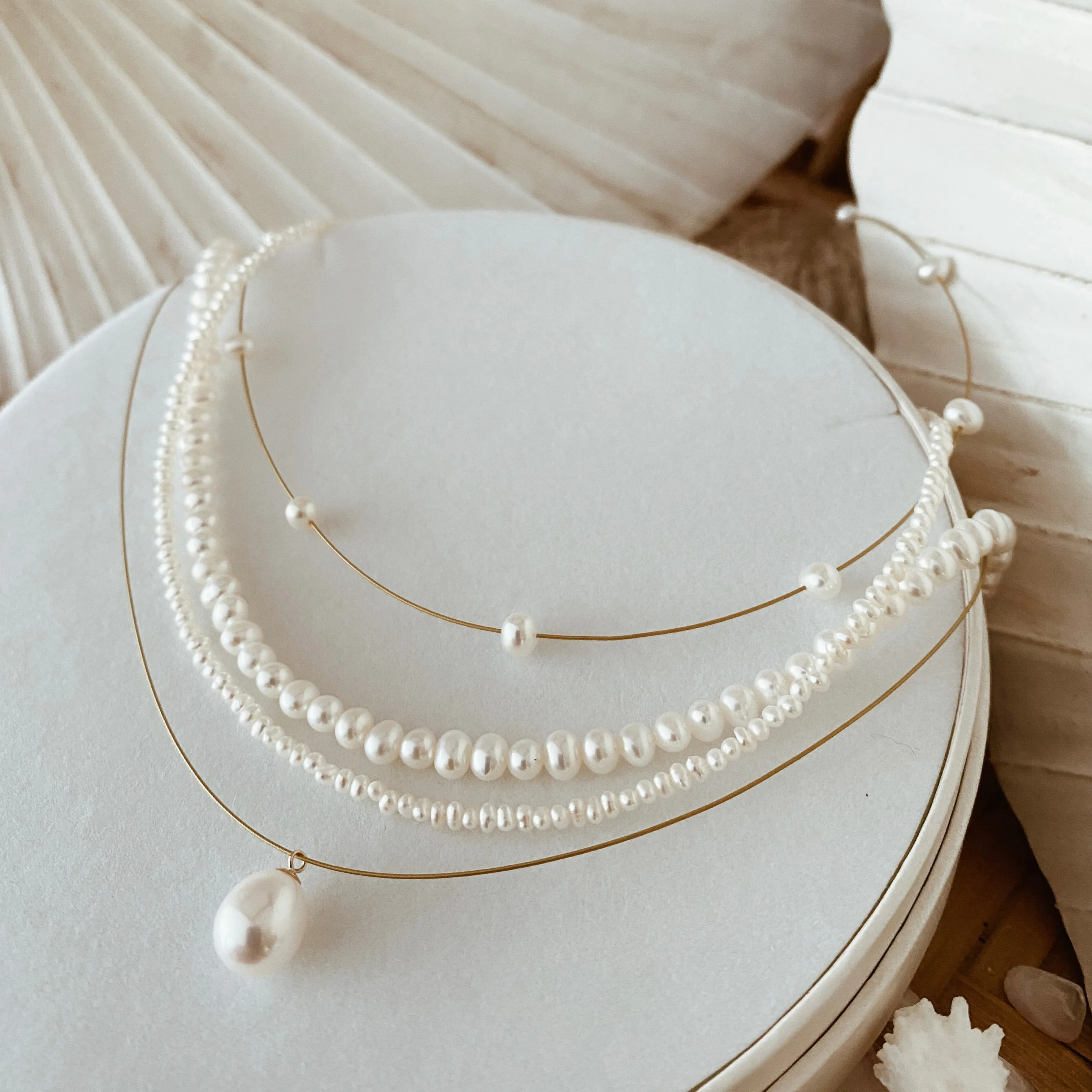 White Pearl Necklace 'Elegance'